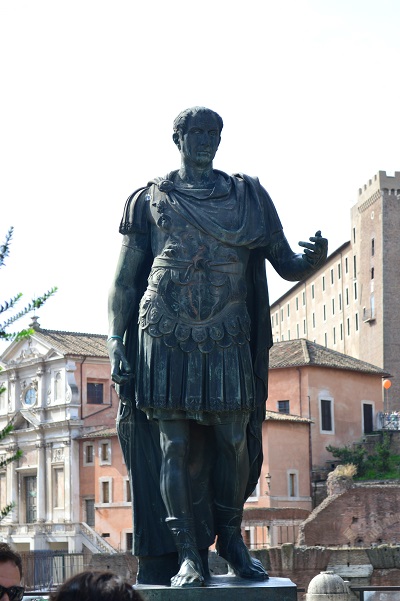 Gaius-Julius-Caesar-Statue