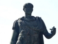 Gaius-Julius-Caesar-Statue-2